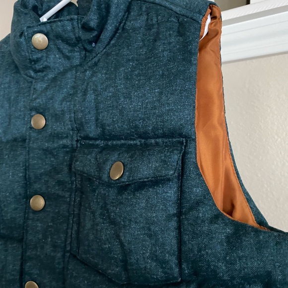 Boys Puffer Vest - Picture 4 of 6